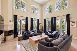 featured image of 3210 N Ardmore Ave