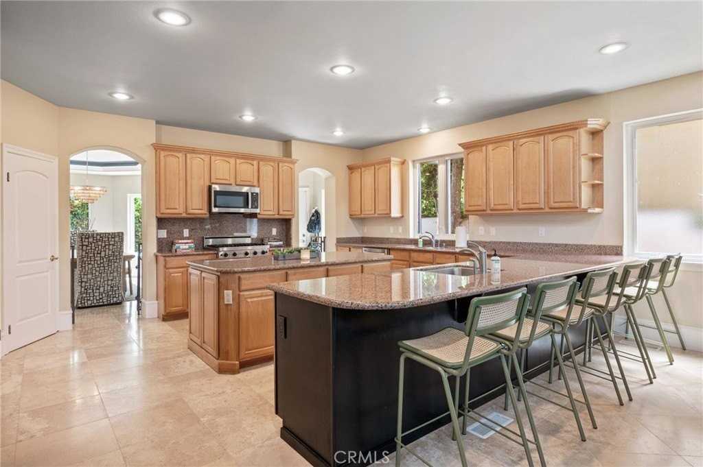 3210 N Ardmore Ave - Photo 5 of 24