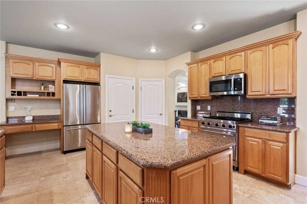 3210 N Ardmore Ave - Photo 6 of 24