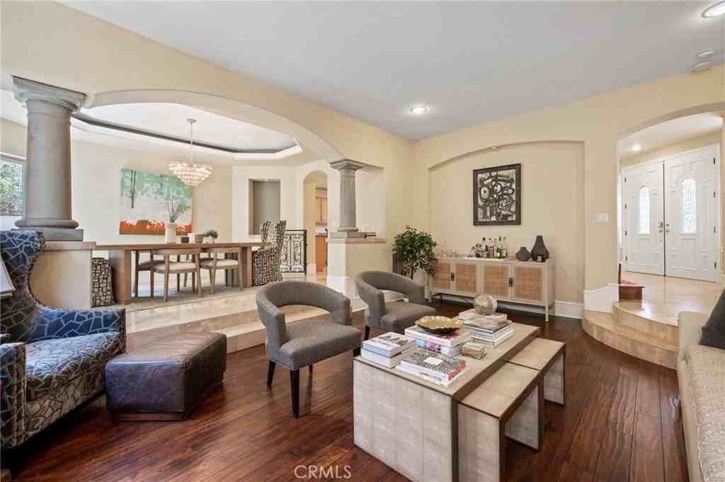 3210 N Ardmore Ave - Photo 7 of 24