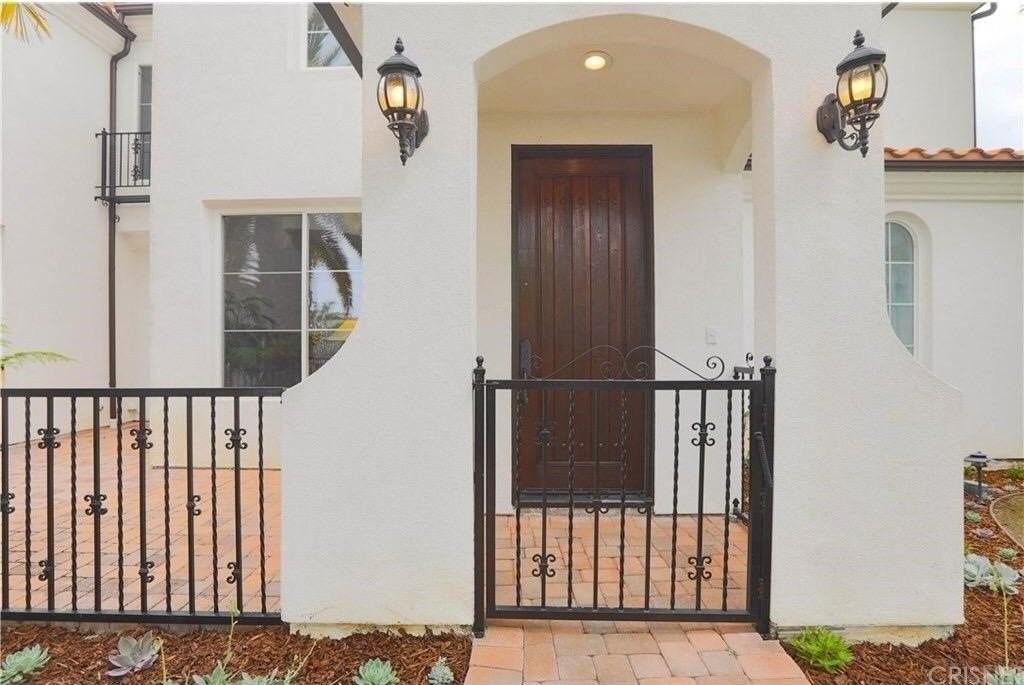 18117 Jaguar Ct - Photo 2 of 33