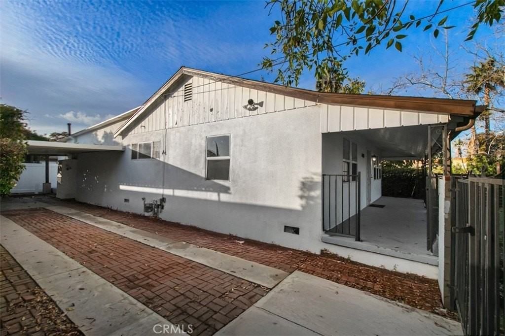 6059 Vantage Ave - Photo 6 of 33