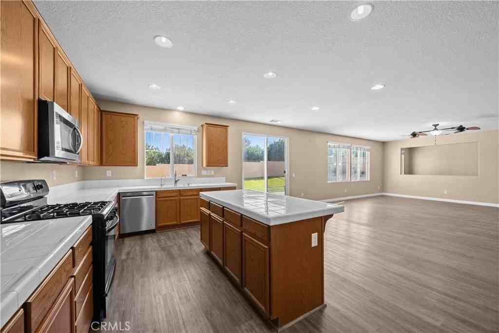 38442 Wakefield Pl - Photo 7 of 42