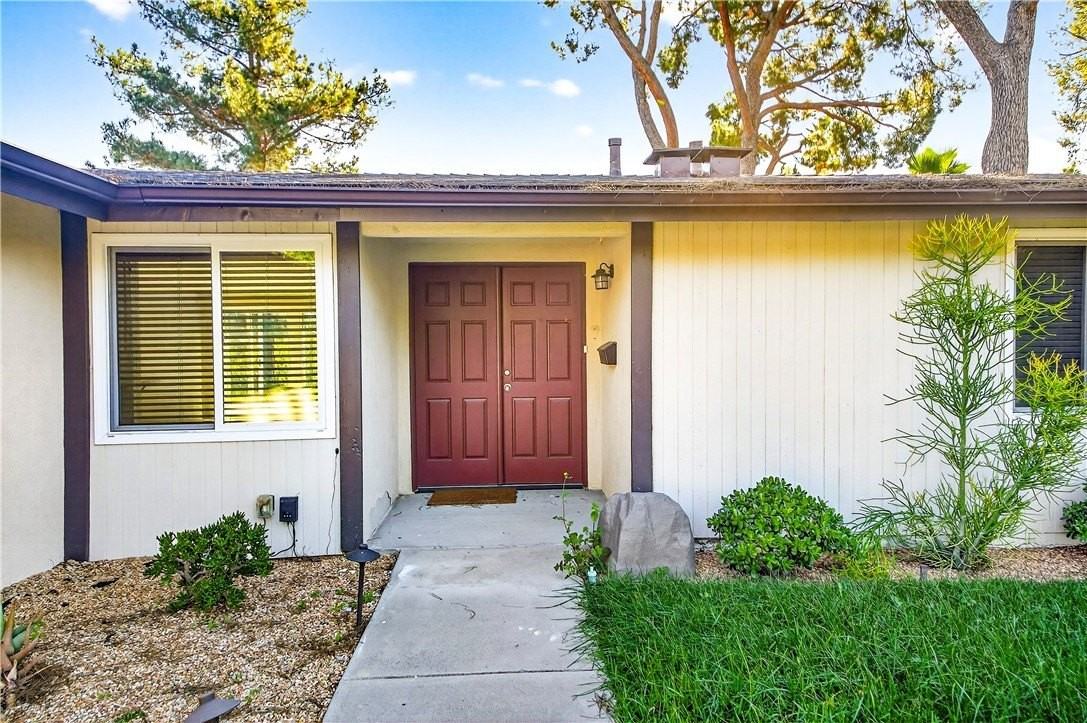 20524 Rhoda St - Photo 4 of 41