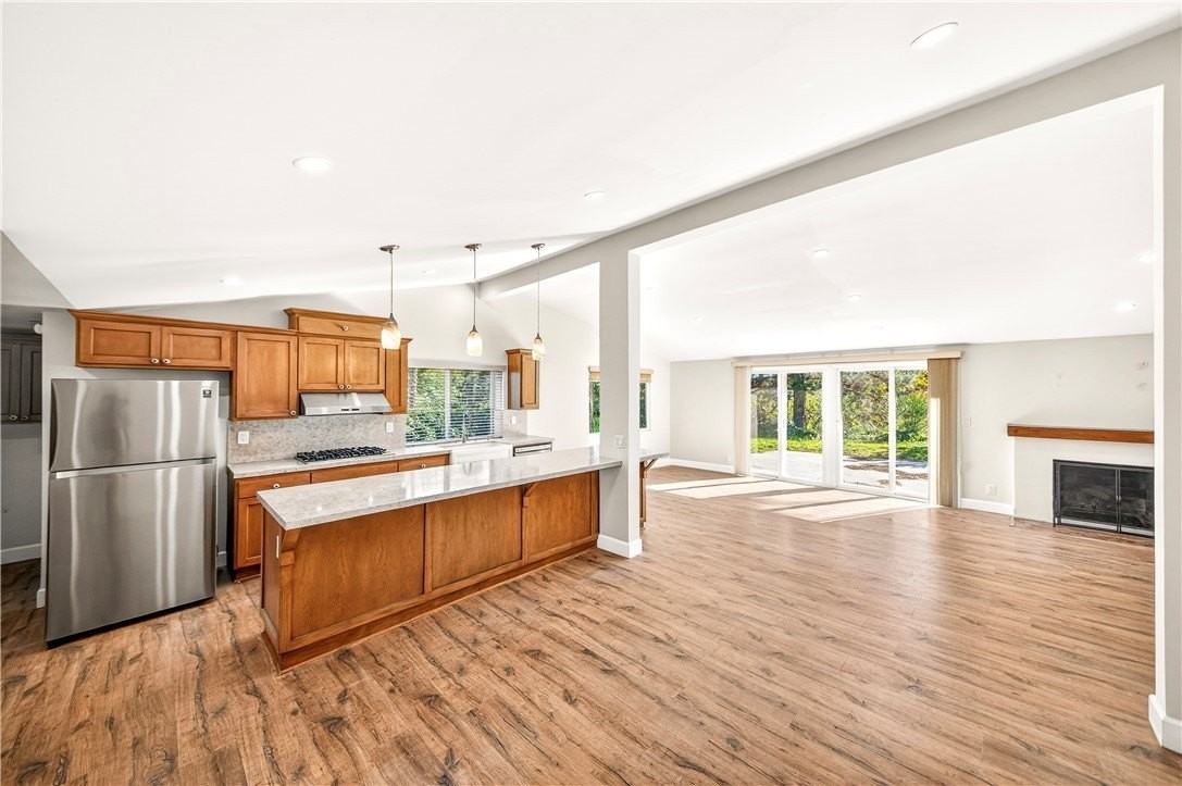 20524 Rhoda St - Photo 5 of 41