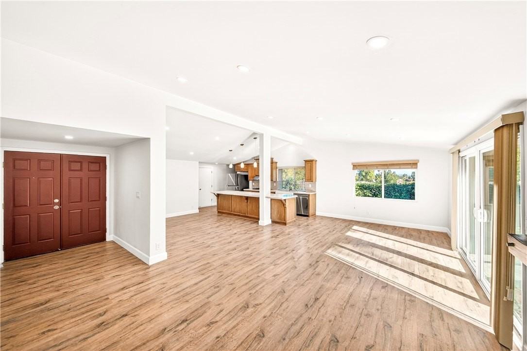 20524 Rhoda St - Photo 6 of 41