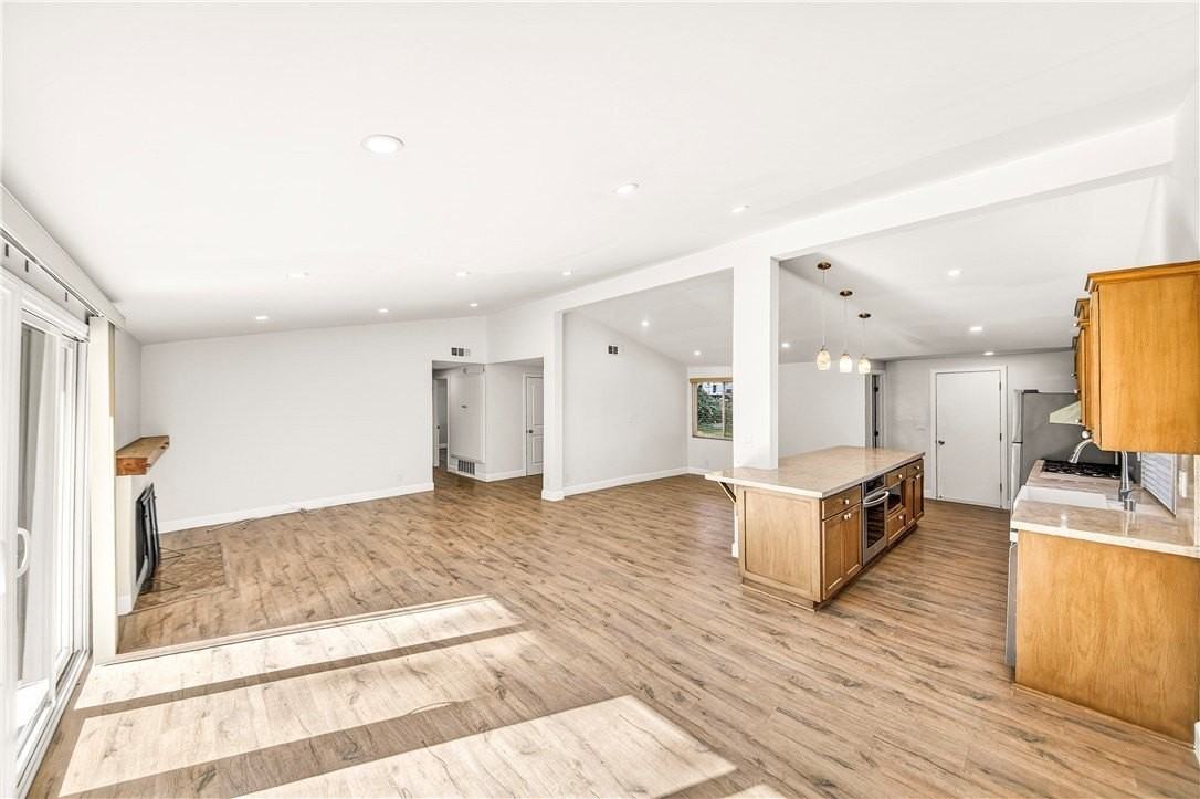 20524 Rhoda St - Photo 7 of 41