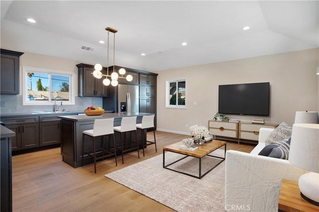 7635 Fallbrook Ave - Photo 4 of 50