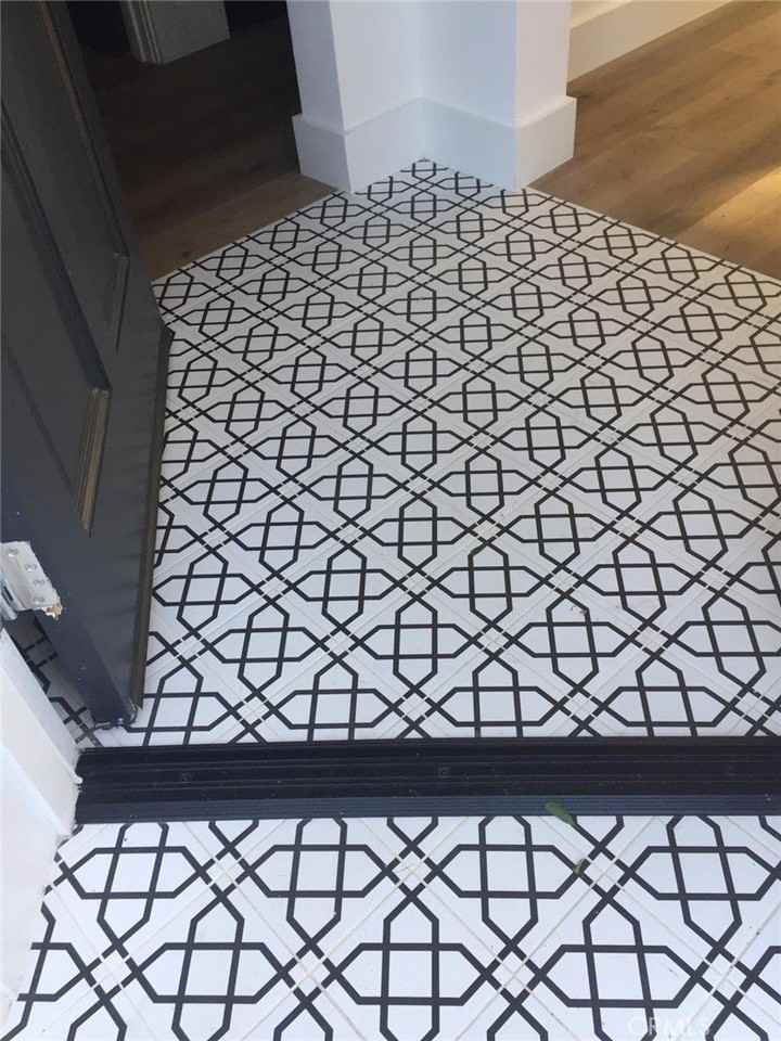 5439 Agnes Ave - Photo 4 of 23