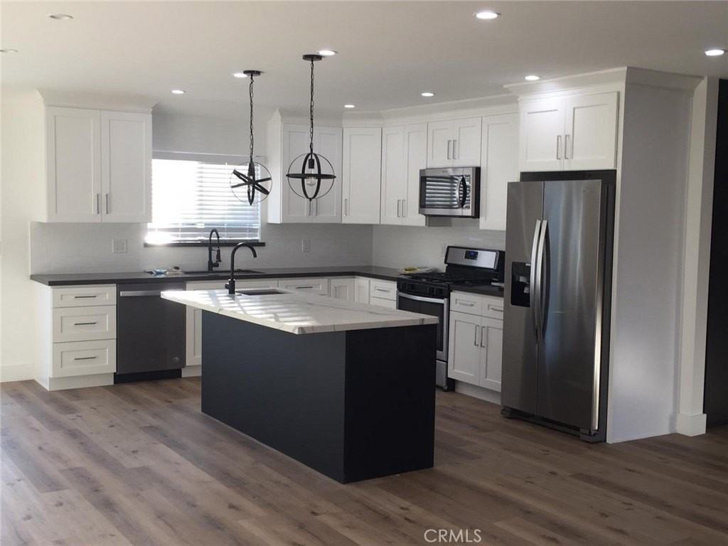 5439 Agnes Ave - Photo 7 of 23