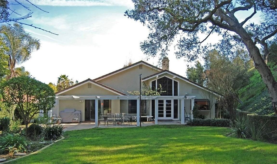 2539 Saleroso Dr - Photo 3 of 9