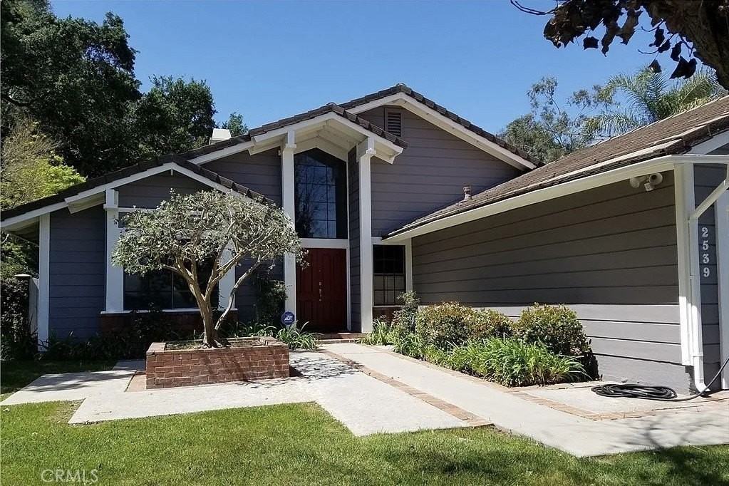 2539 Saleroso Dr - Photo 4 of 9