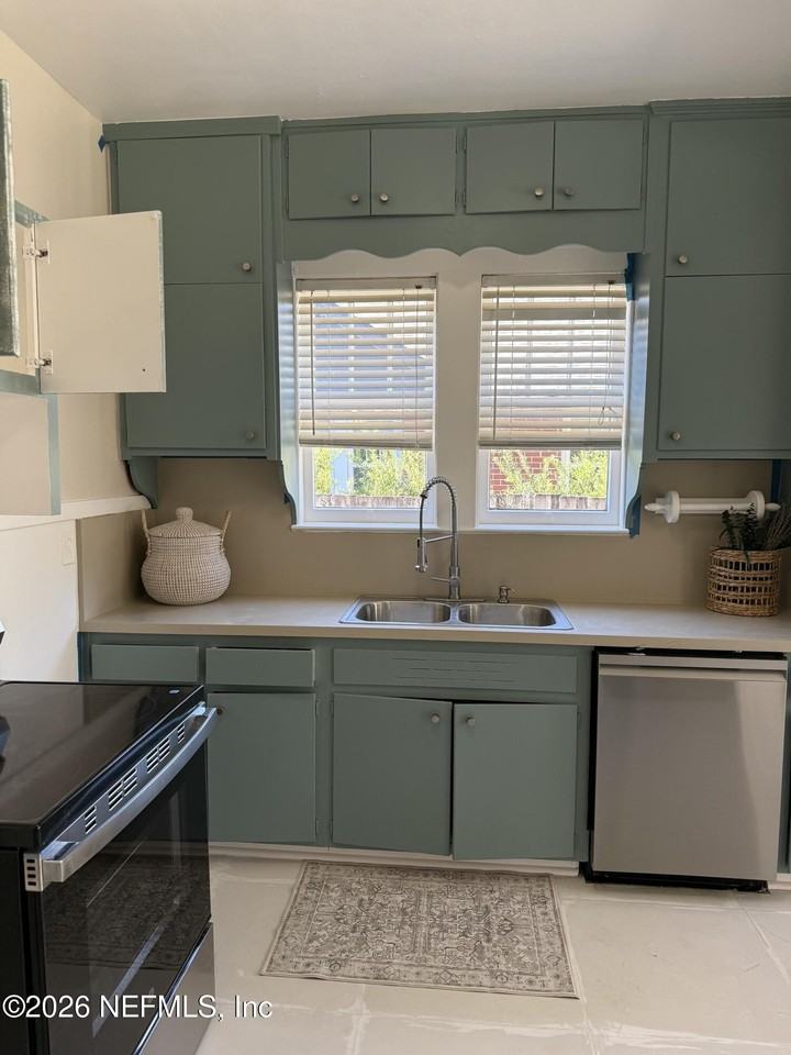 1125 Inwood Ter - Photo 4 of 5