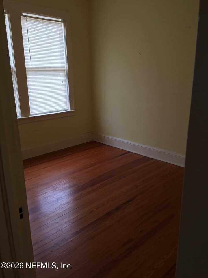 1125 Inwood Ter - Photo 5 of 5