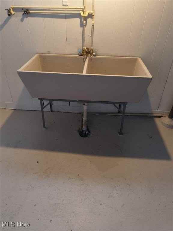 5202 Henry St - Photo 4 of 15