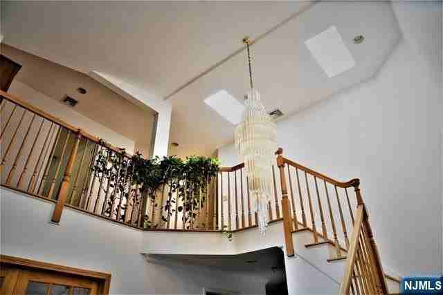 39 Irving Ave - Photo 3 of 31