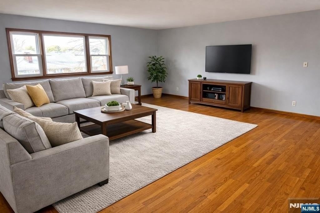 60 Roosevelt St - Photo 3 of 15