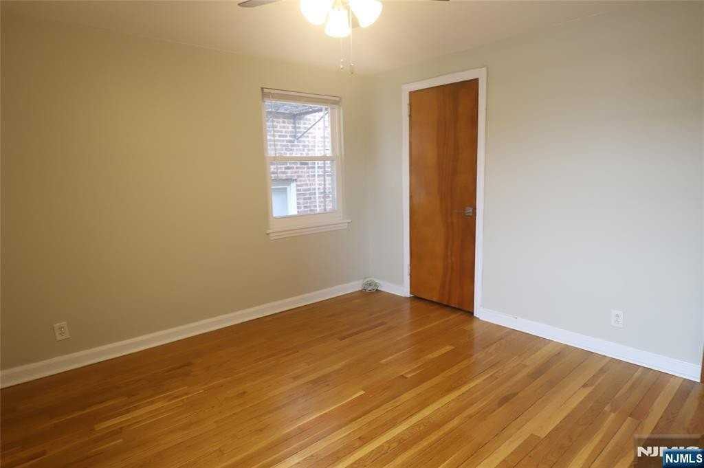 22 Beech St - Photo 4 of 13