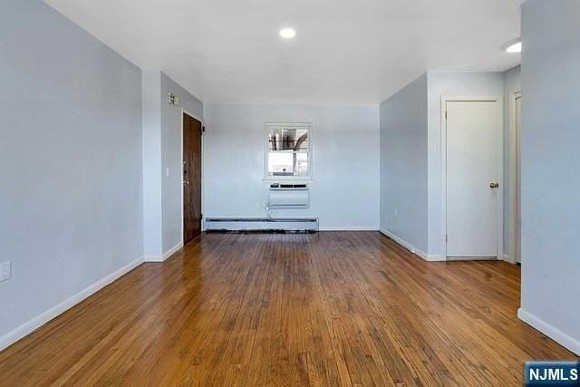172 Fort Lee Road 1S - Photo 3 of 9
