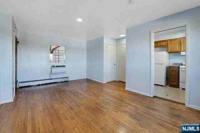 172 Fort Lee Road 1S - Photo 6 of 9