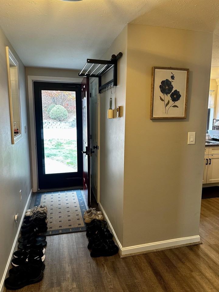 22 Essex Green Ct - Photo 2 of 36