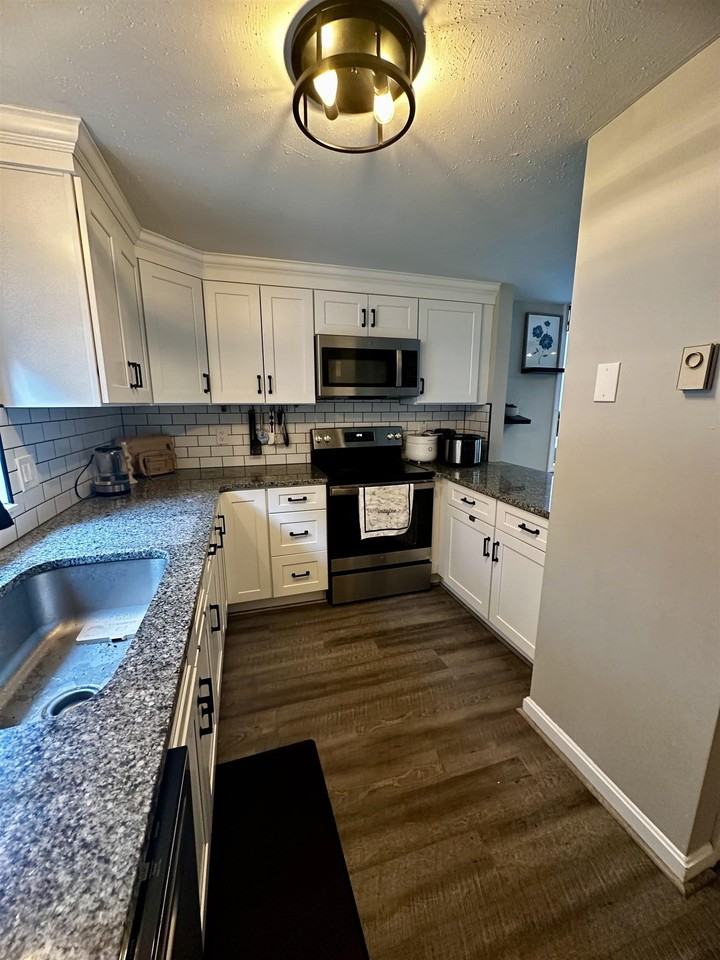 22 Essex Green Ct - Photo 3 of 36