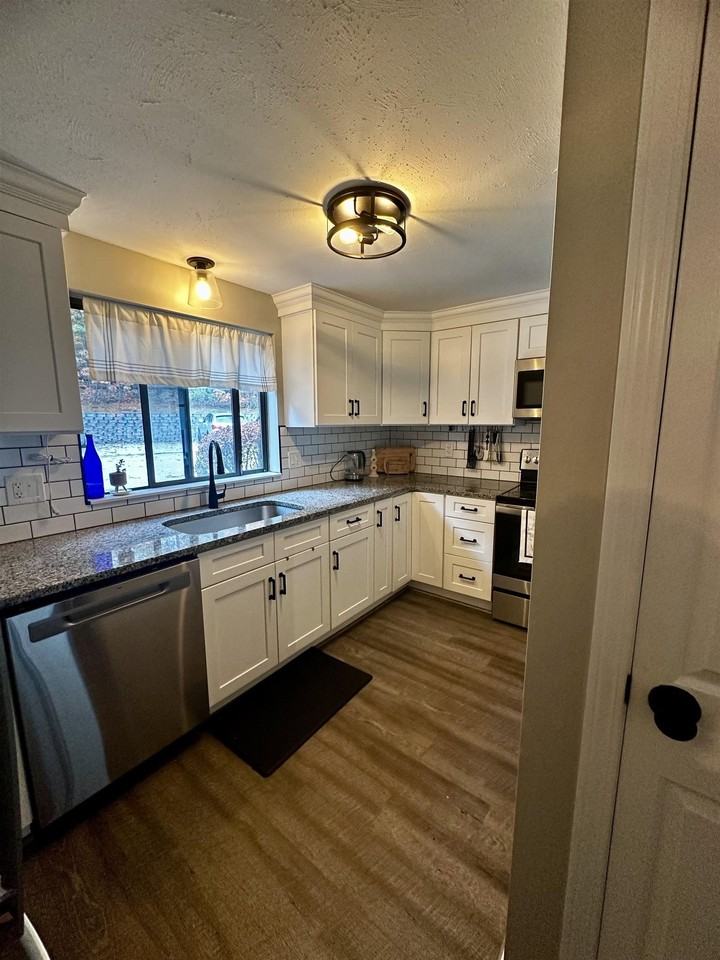 22 Essex Green Ct - Photo 4 of 36