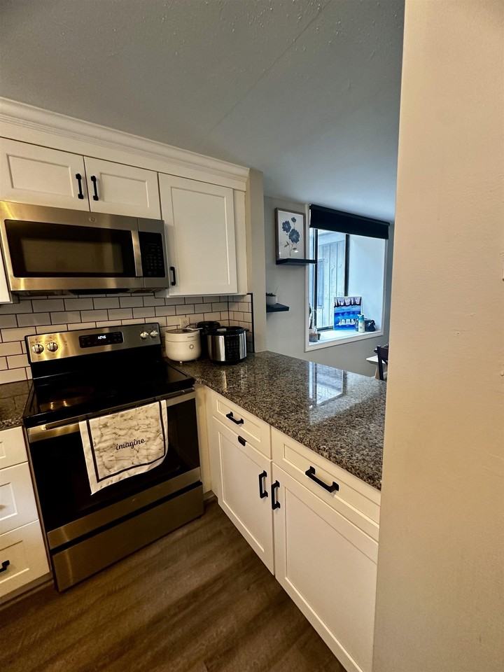 22 Essex Green Ct - Photo 5 of 36