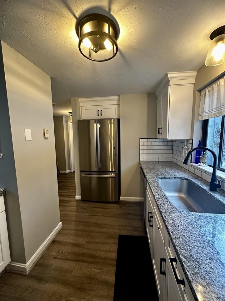 22 Essex Green Ct - Photo 6 of 36