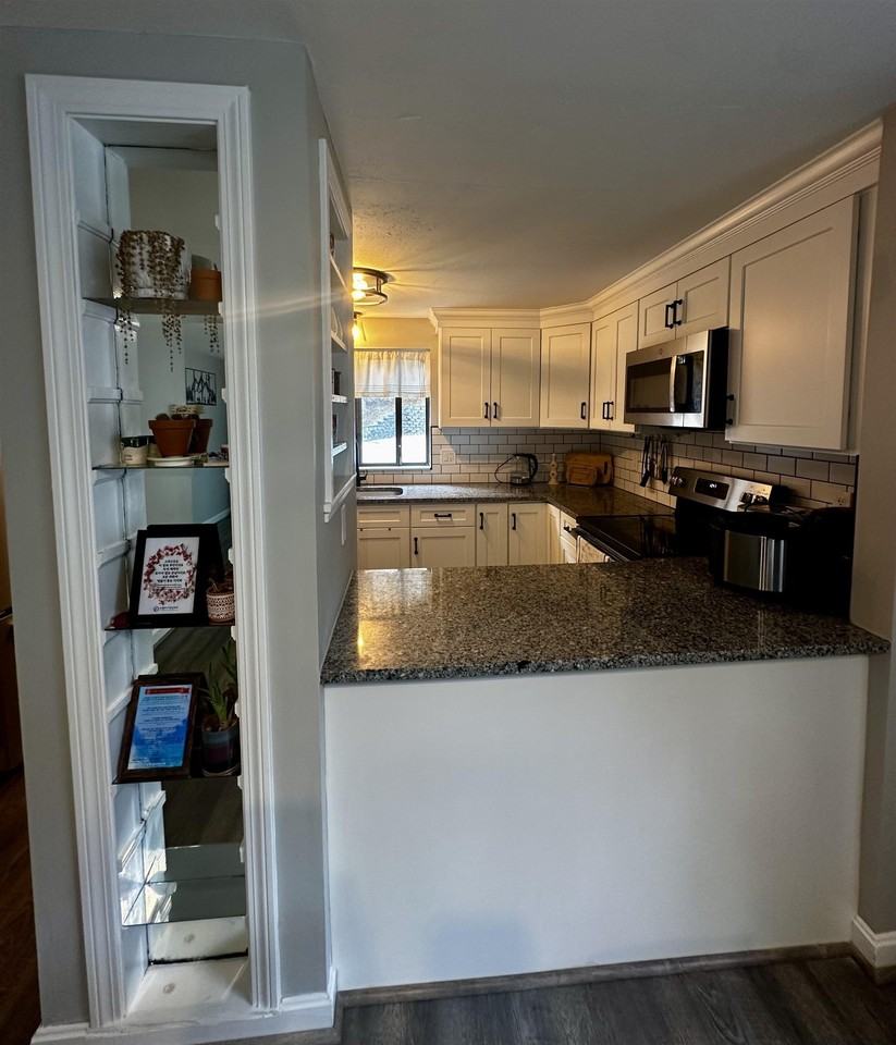 22 Essex Green Ct - Photo 7 of 36