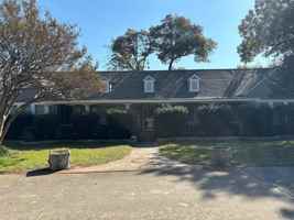 featured image of 1216 Los Altos Ln