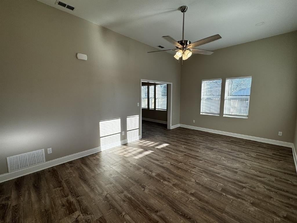 939 W Frey St - Photo 3 of 10