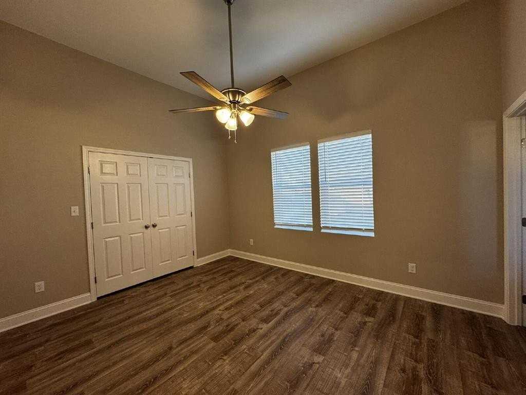 939 W Frey St - Photo 6 of 10