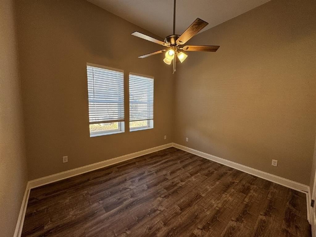 939 W Frey St - Photo 7 of 10