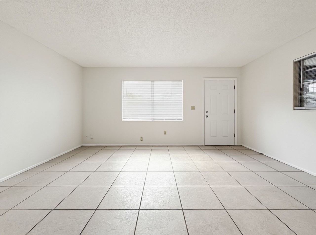 1221 Poinsettia Ave - Photo 3 of 22