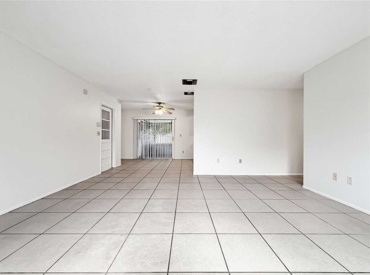 1221 Poinsettia Ave - Photo 4 of 22