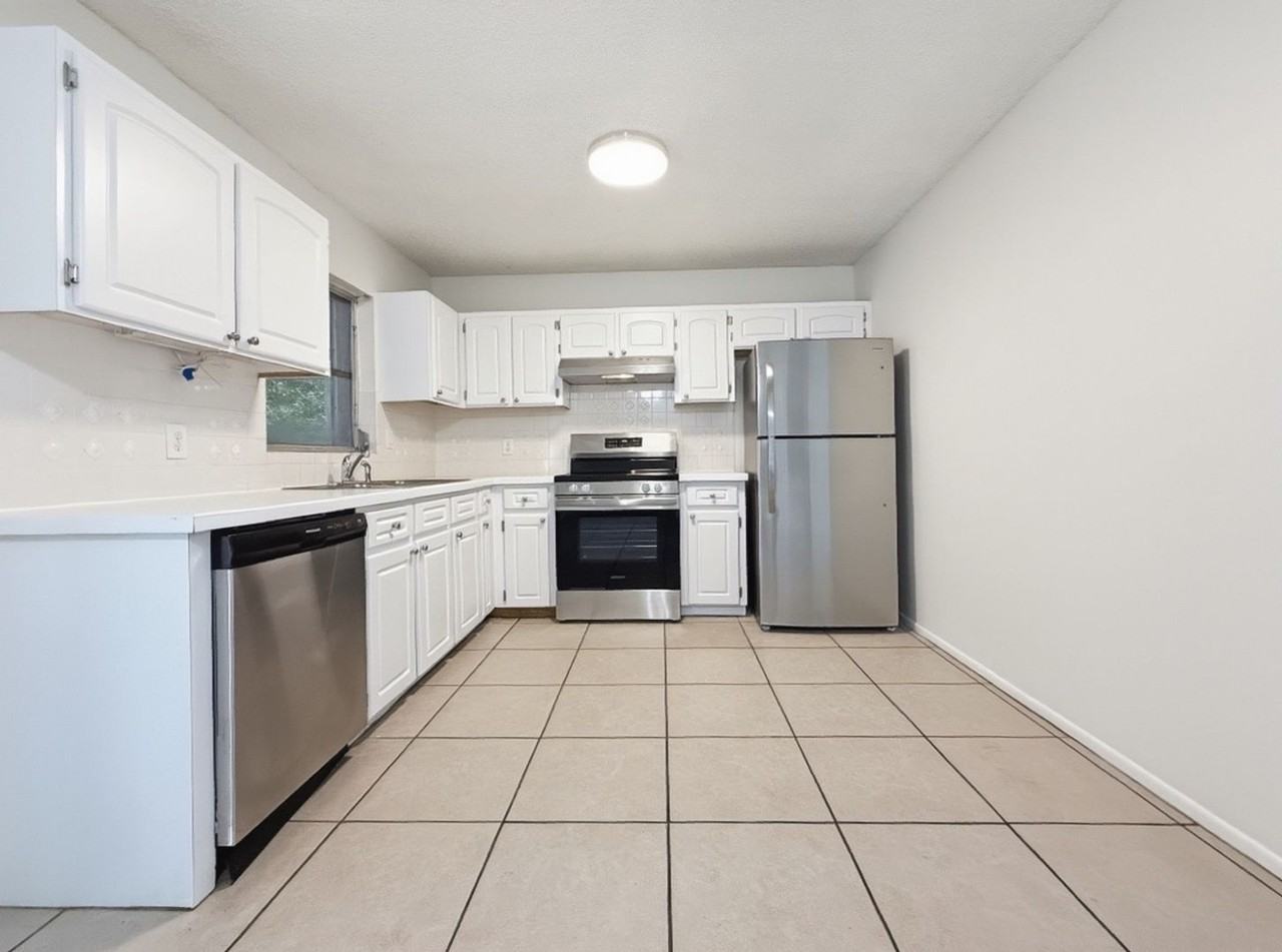 1221 Poinsettia Ave - Photo 7 of 22