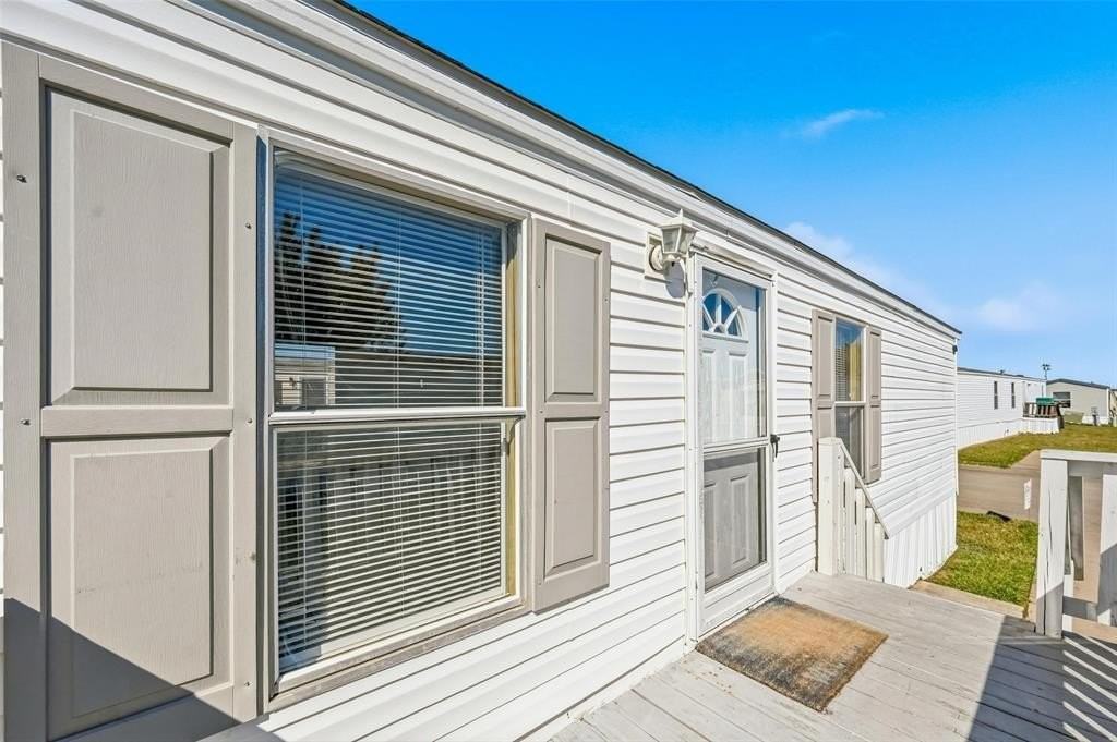 607 Keats Rd - Photo 2 of 27