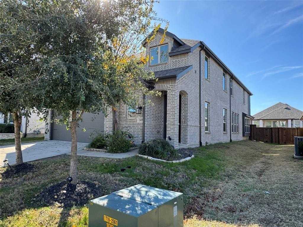 2409 Doncaster Dr - Photo 2 of 16