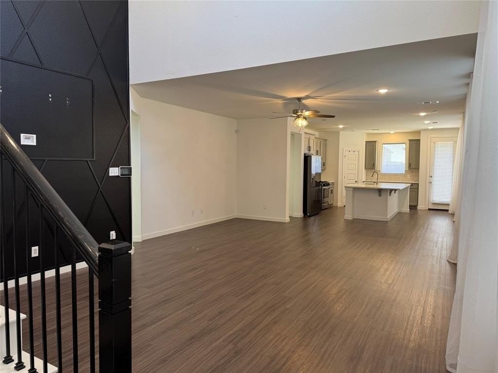 2409 Doncaster Dr - Photo 3 of 16