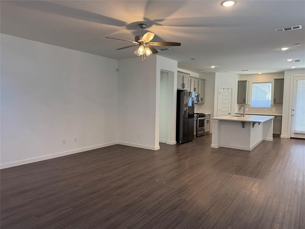 2409 Doncaster Dr - Photo 4 of 16