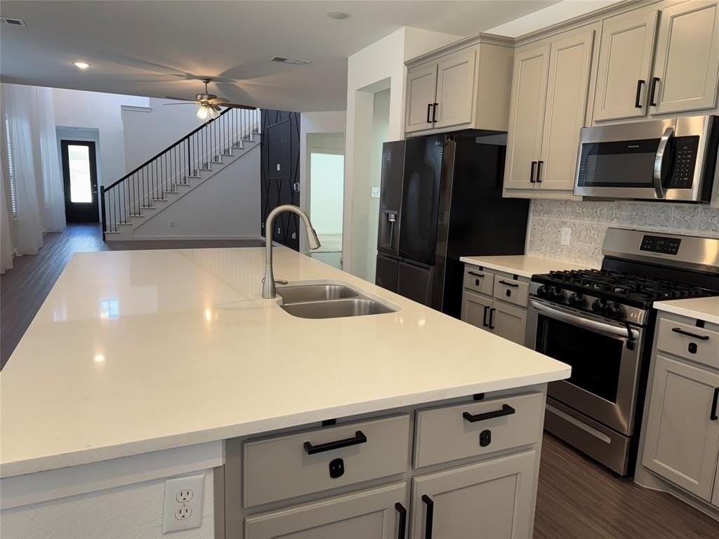 2409 Doncaster Dr - Photo 6 of 16