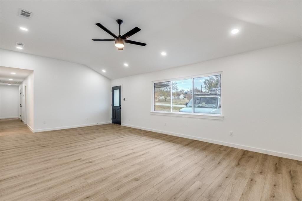 109 E 5th St - Photo 5 of 25