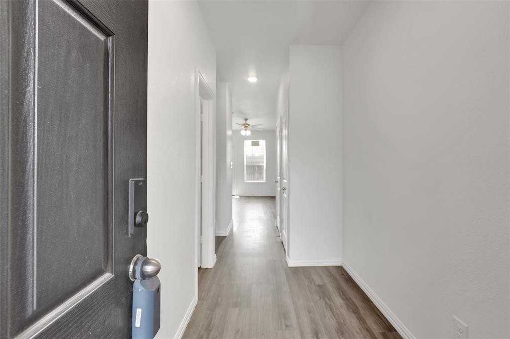 1606 Ash Crescent St - Photo 4 of 19