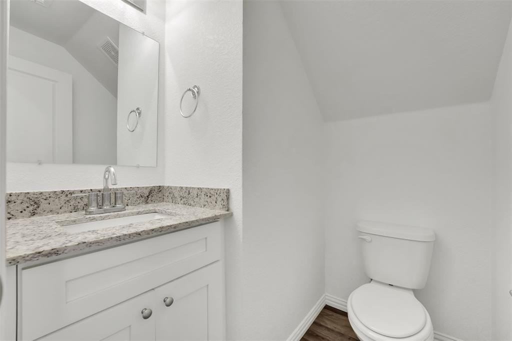 1606 Ash Crescent St - Photo 5 of 19