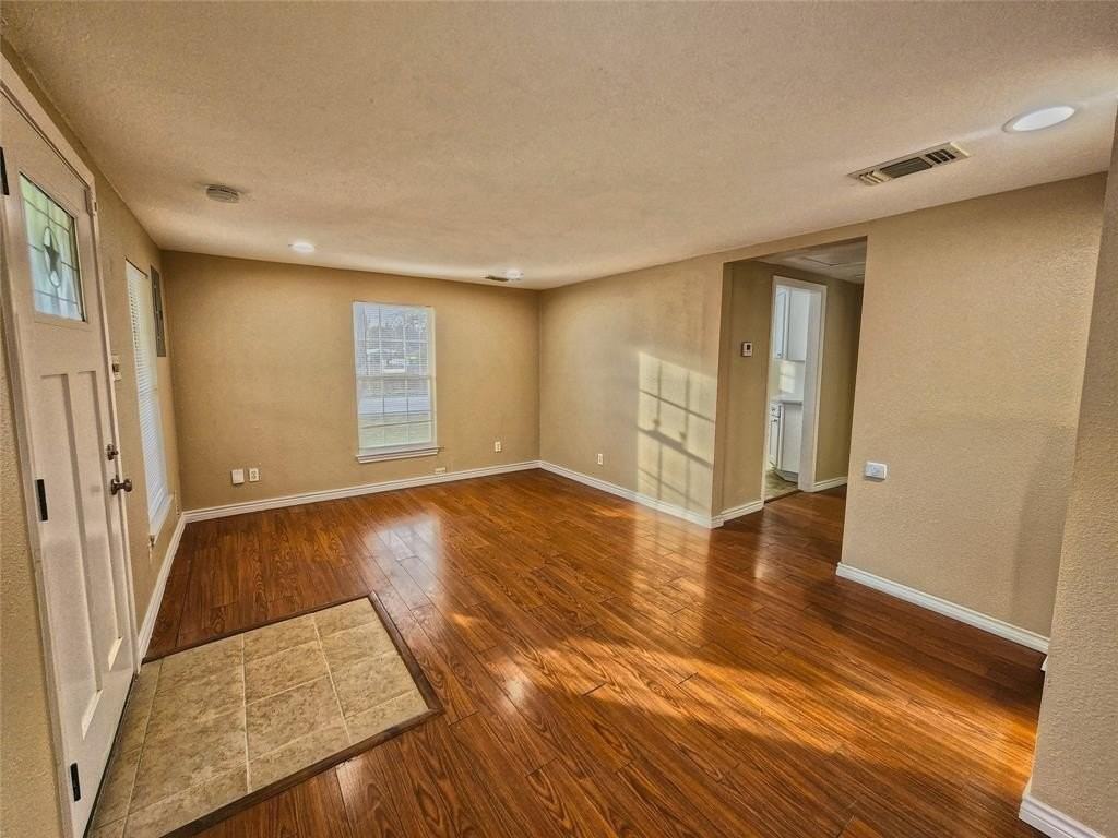 233 Texas St - Photo 3 of 34