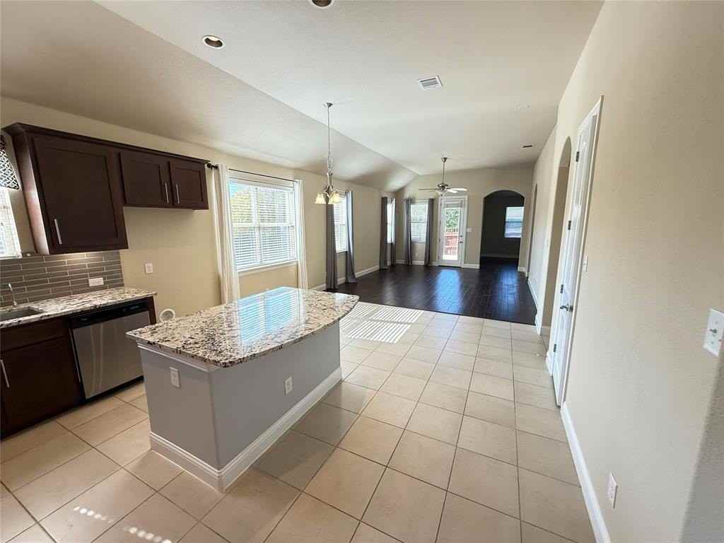 13019 Lanier Dr - Photo 5 of 38