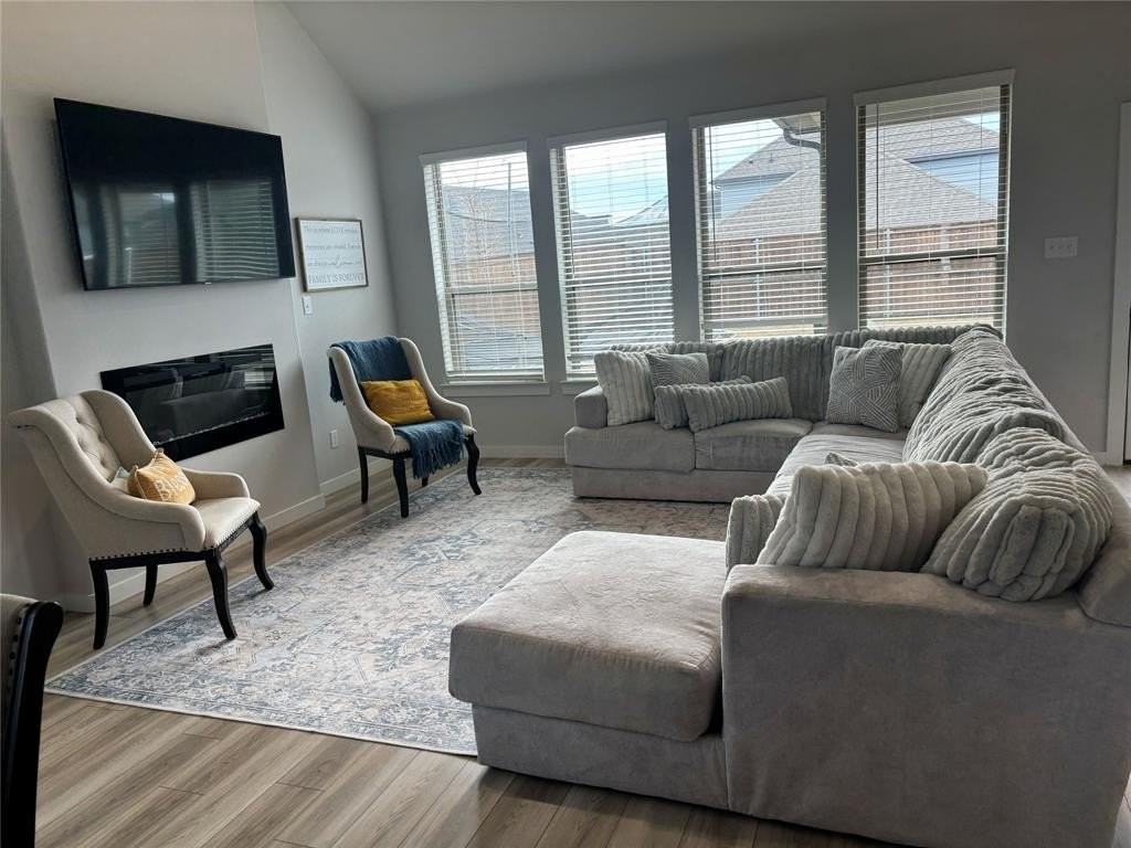 2029 Dovedale Dr - Photo 3 of 18