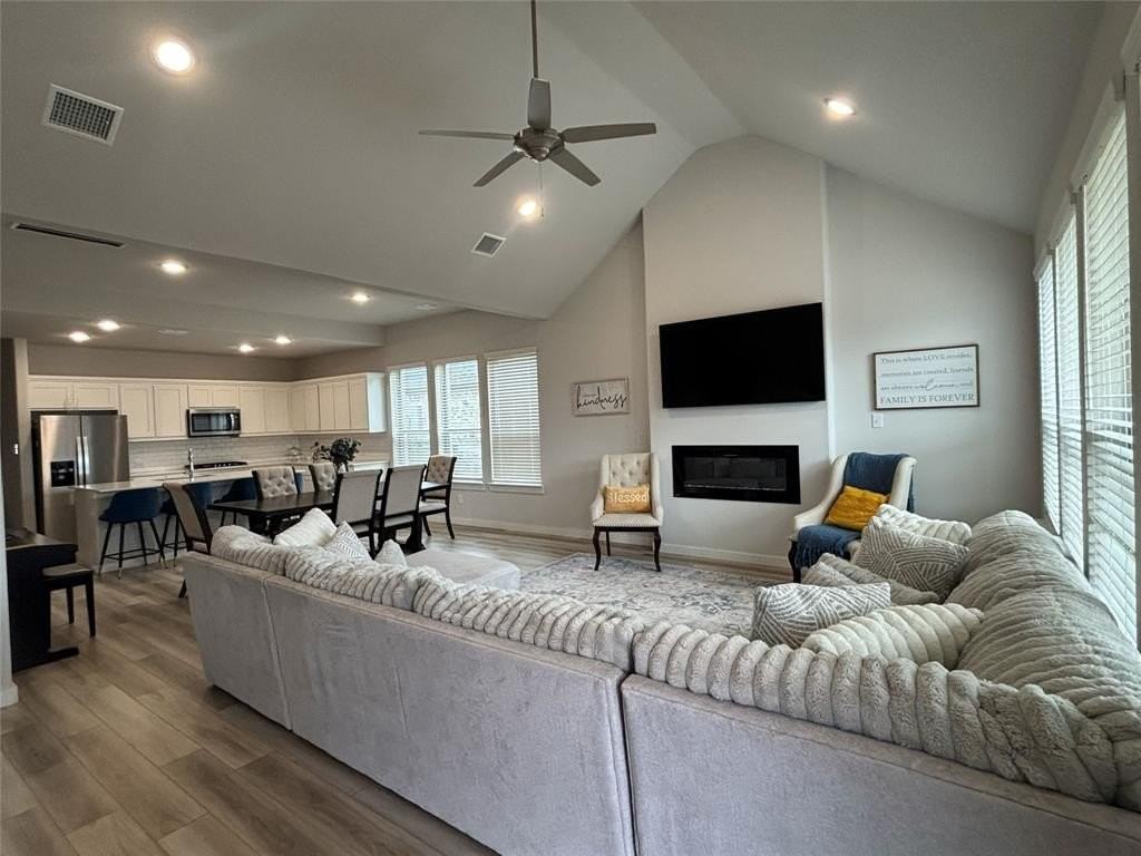 2029 Dovedale Dr - Photo 7 of 18