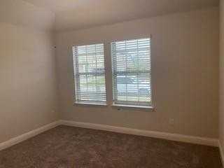 930 Waterview Dr - Photo 5 of 23